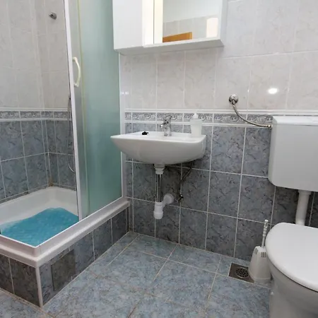 アパート With Parking Space Slatine, Ciovo - 5999 スラティネ